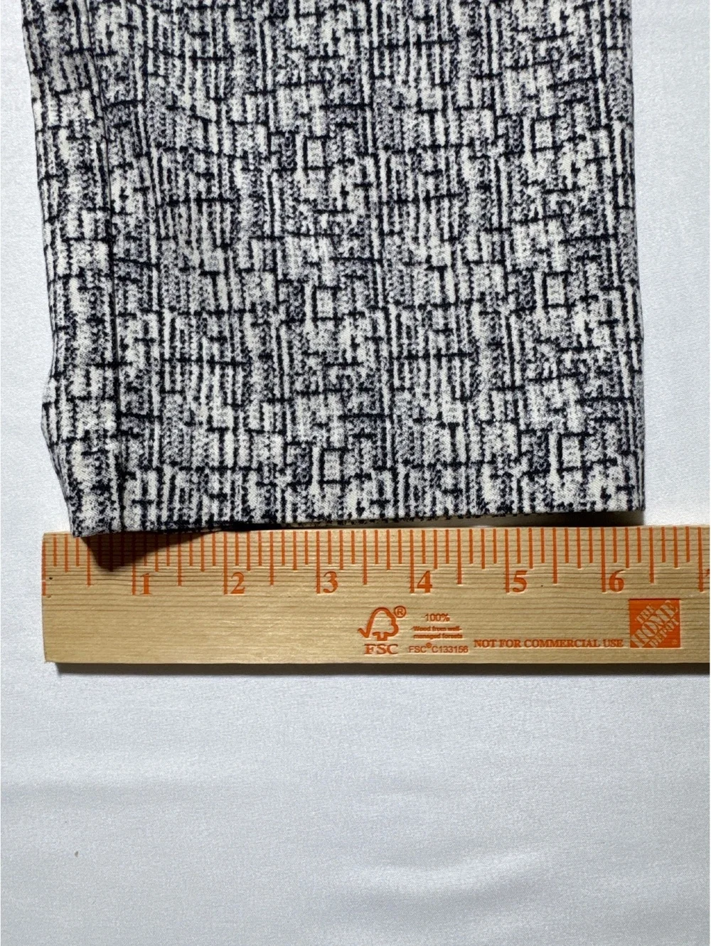 Love Scarlett Women's Size 10 Black and White Patterned Trou